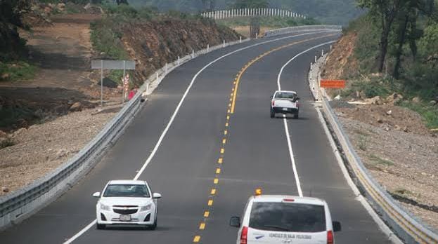 Confirma gobernador ampliación de la Siglo XXI, del entronque de Caracha a Uruapan Confirma gobernador ampliación de la Siglo XXI, del entronque de Caracha a Uruapan