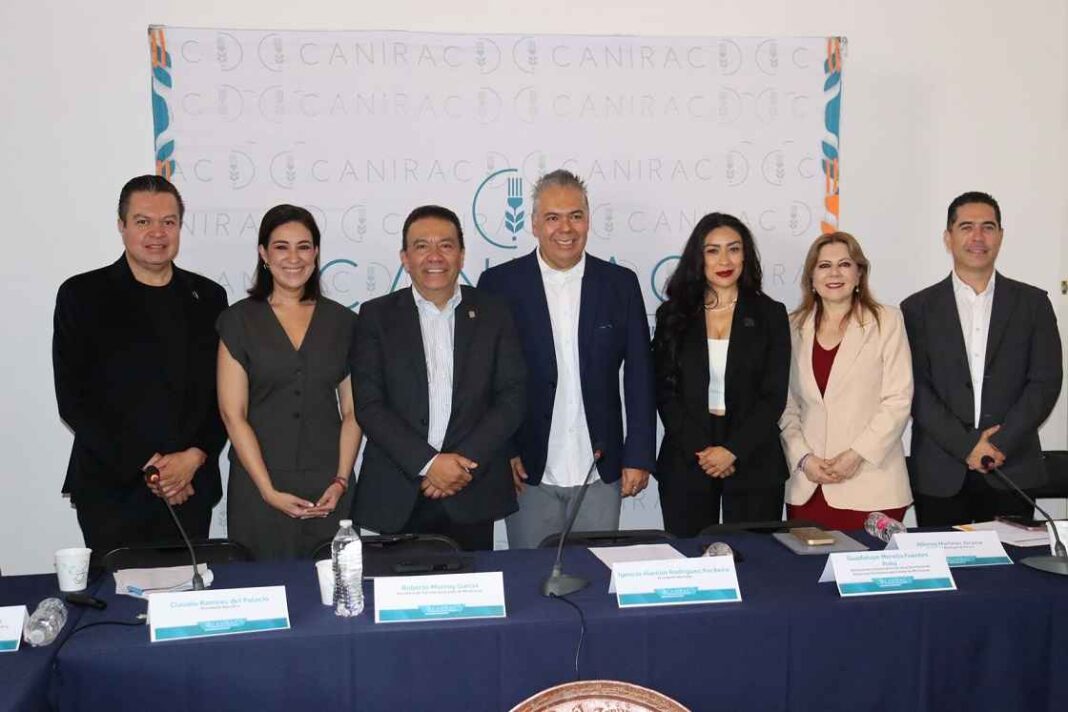 Michoacán presume su gastronomía ante más de 30 líderes de la Canirac nacional Michoacán presume su gastronomía ante más de 30 líderes de la Canirac nacional