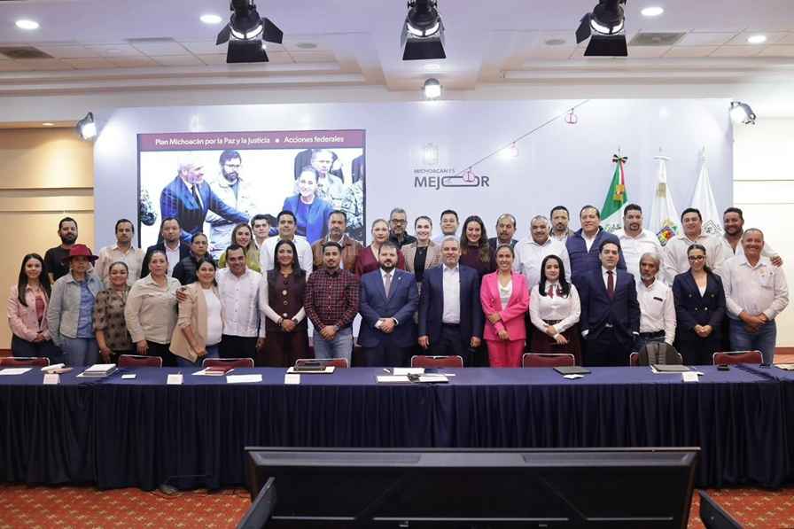 Alcaldes de Morena, PT y PVEM respaldan Plan Michoacán Alcaldes de Morena, PT y PVEM respaldan Plan Michoacán