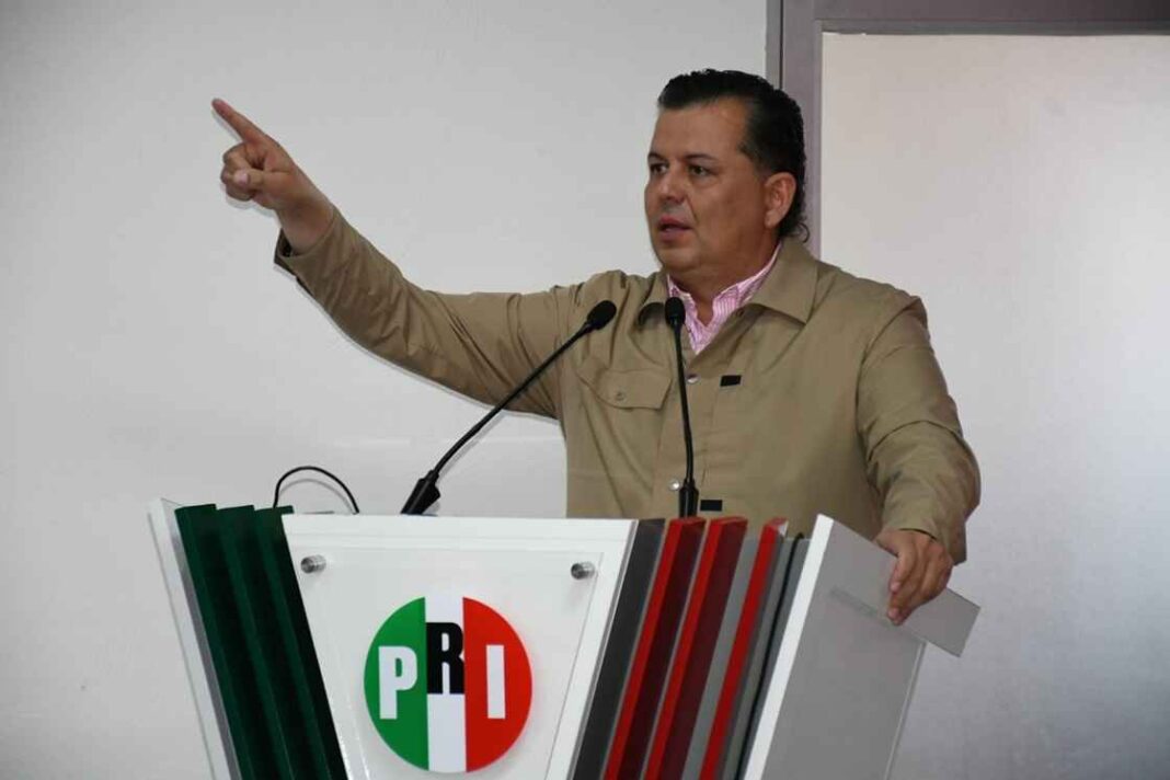 Tuvo que costarle la vida a Carlos Manzo para que García Harfuch viniera a Uruapan: Memo Valencia Tuvo que costarle la vida a Carlos Manzo para que García Harfuch viniera a Uruapan: Memo Valencia