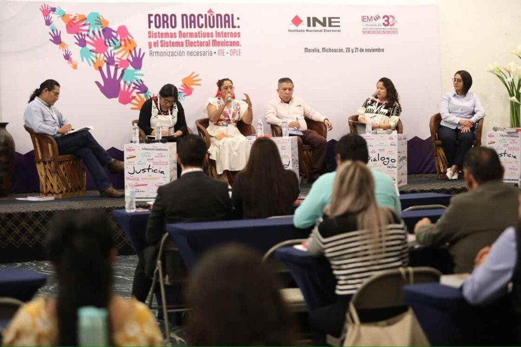 Autoridades electorales analizan experiencias y desafíos en contextos indígenas durante el primer día del Foro Nacional Autoridades electorales analizan experiencias y desafíos en contextos indígenas durante el primer día del Foro Nacional