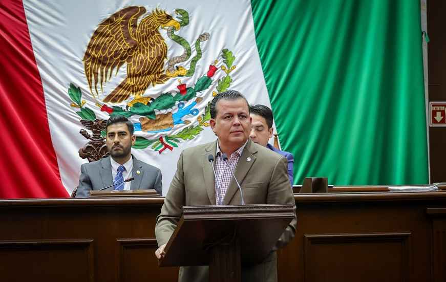 A un mes del homicidio de Bernardo Bravo, diputados del PRI presentan iniciativa de Ley anticoyotaje A un mes del homicidio de Bernardo Bravo, diputados del PRI presentan iniciativa de Ley anticoyotaje