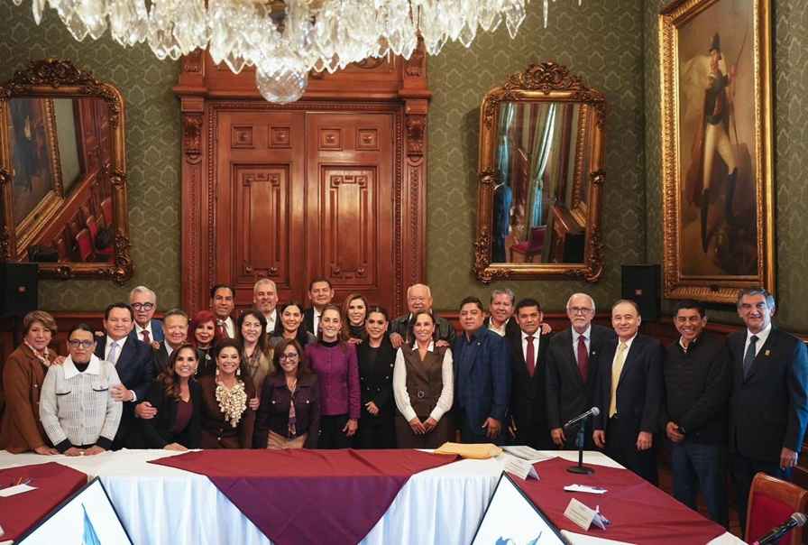 Sheinbaum, Bedolla y otros gobernadores revisan avances del IMSS-Bienestar Sheinbaum, Bedolla y otros gobernadores revisan avances del IMSS-Bienestar