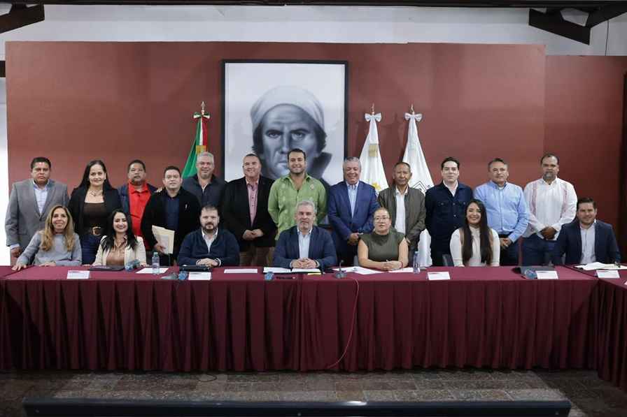Alcaldes del PRI agradecen apoyo con el Plan Michoacán Alcaldes del PRI agradecen apoyo con el Plan Michoacán