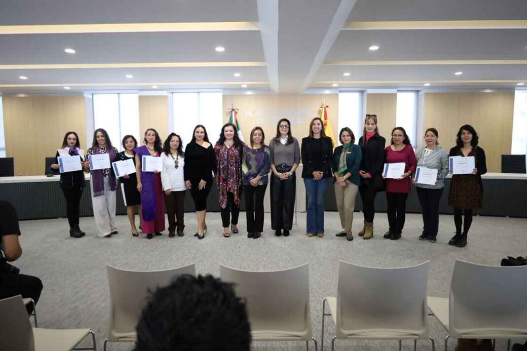 Ayuntamiento reconoce a morelianas que concluyeron el programa “Morelia Emprende” Ayuntamiento reconoce a morelianas que concluyeron el programa “Morelia Emprende”