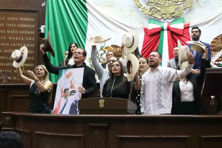 Carlos Tafolla crítica que no haya dinero para el pueblo, pero sí para hacer campaña en Michoacán Carlos Tafolla crítica que no haya dinero para el pueblo, pero sí para hacer campaña en Michoacán