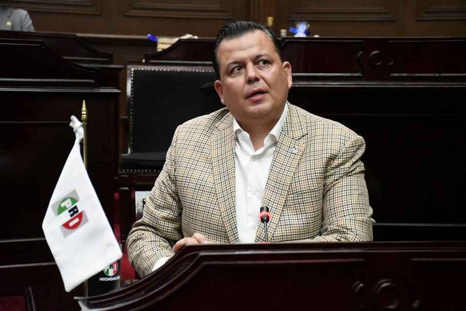 Defiende Memo Valencia el jaripeo y cabalgatas ante la prohibición en la Constitución Defiende Memo Valencia el jaripeo y cabalgatas ante la prohibición en la Constitución