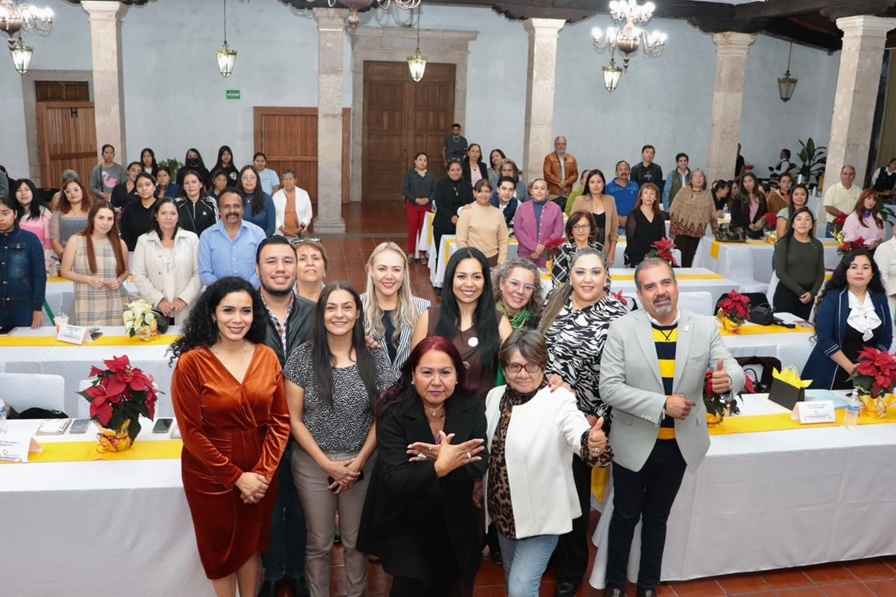 PRD Michoacán impulsa el liderazgo femenino con el taller “Empodera. Desarrollando la fuerza de las mujeres” PRD Michoacán impulsa el liderazgo femenino con el taller “Empodera. Desarrollando la fuerza de las mujeres”