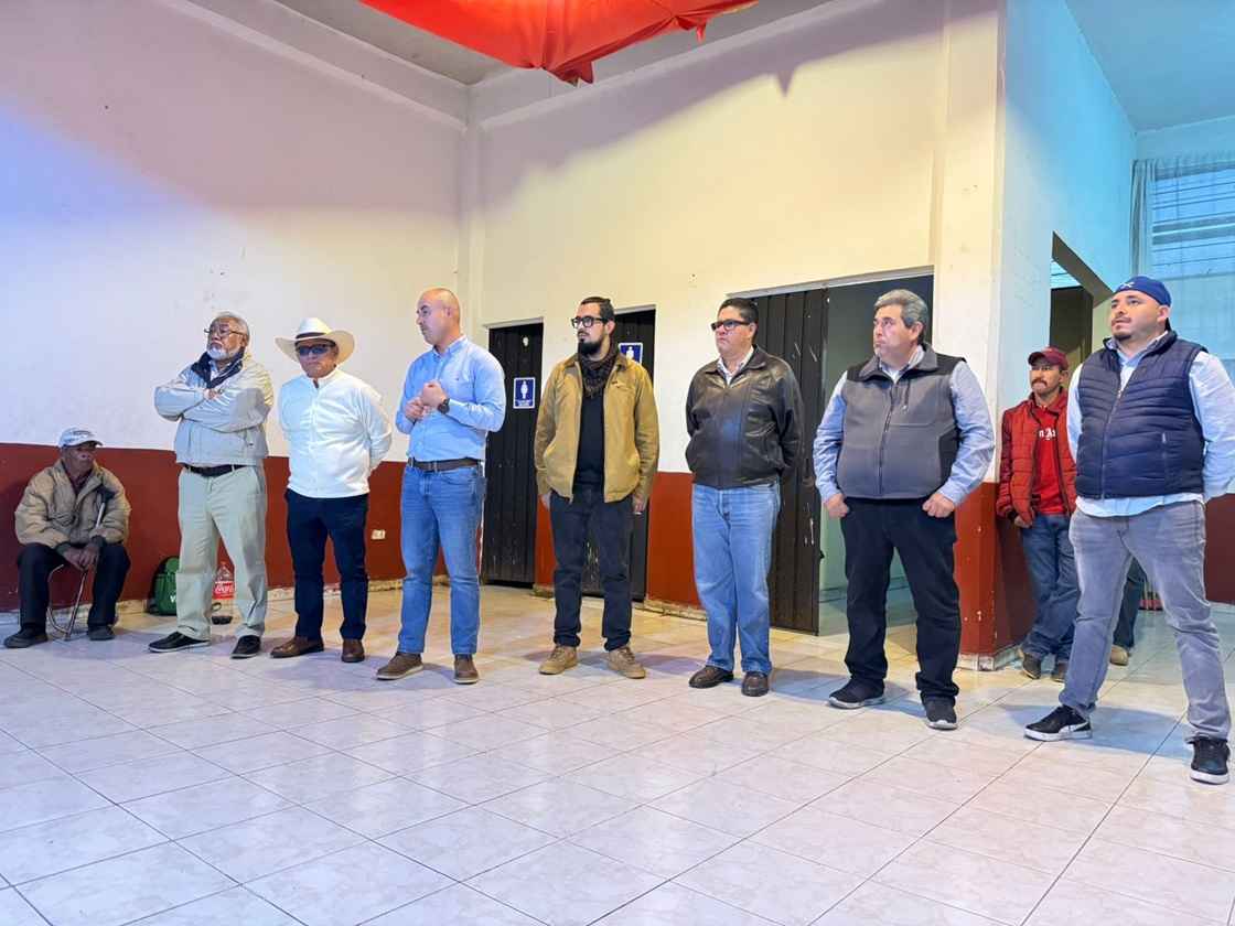 Adolfo Torres se reúne con vecinos de Santa María tras toma en instalaciones del Ooapas Adolfo Torres se reúne con vecinos de Santa María tras toma en instalaciones del Ooapas