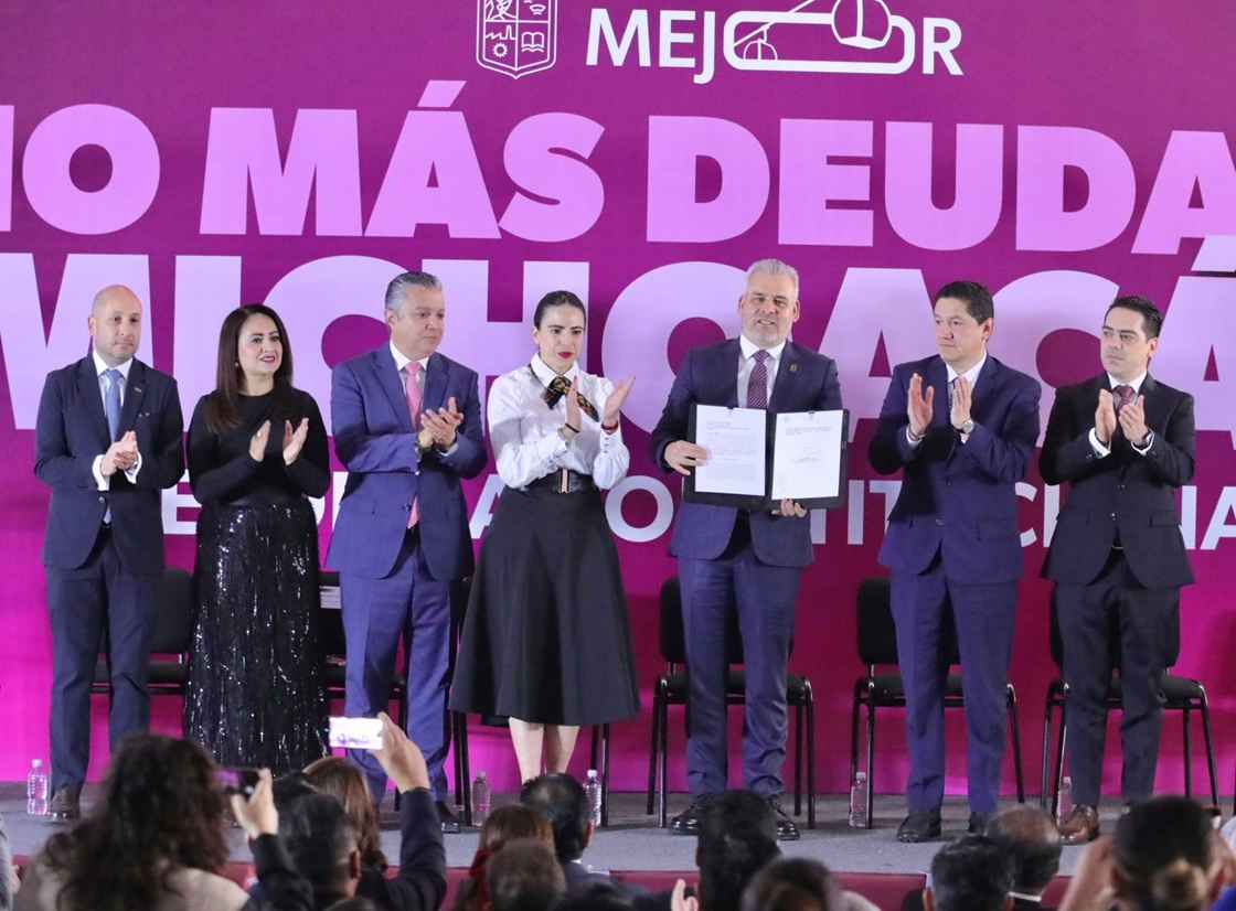 Gobernador presenta reforma constitucional para frenar endeudamientos de largo plazo en Michoacán Gobernador presenta reforma constitucional para frenar endeudamientos de largo plazo en Michoacán