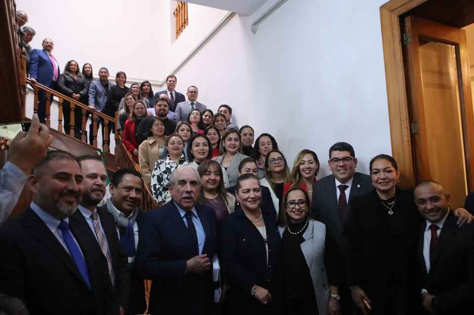 Acompaña INE a Organizaciones Civiles y Autoridades Electorales a entregar Propuestas para Fortalecer el Sistema Electoral Acompaña INE a Organizaciones Civiles y Autoridades Electorales a entregar Propuestas para Fortalecer el Sistema Electoral