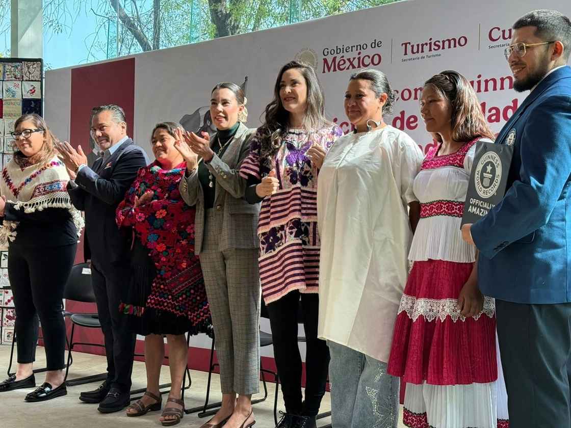 México conquista récord Guinness con bordados michoacanos y de todo el país México conquista récord Guinness con bordados michoacanos y de todo el país