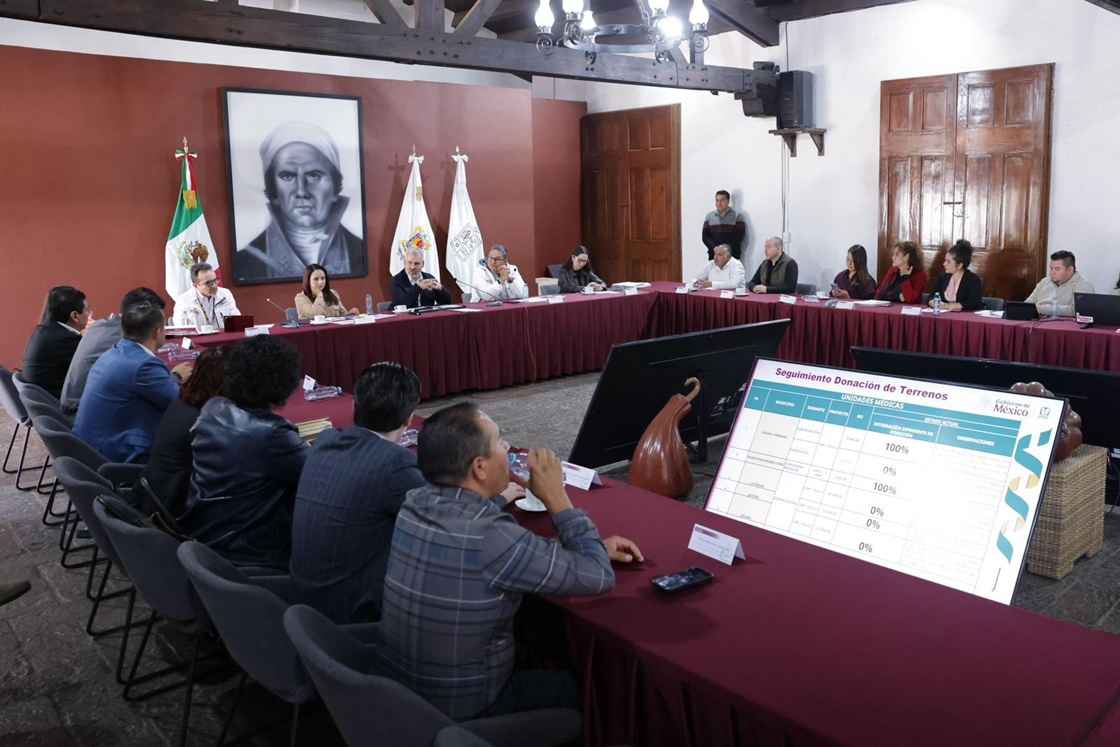 Gobernador y alcaldes revisan proyectos de guarderías del IMSS en Michoacán Gobernador y alcaldes revisan proyectos de guarderías del IMSS en Michoacán