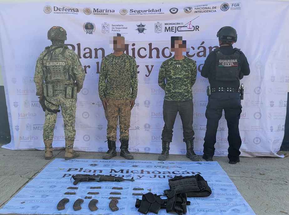 En Apatzingán, aseguran arma, explosivos e incinera plantas de marihuana; hay 2 detenidos En Apatzingán, aseguran arma, explosivos e incinera plantas de marihuana; hay 2 detenidos