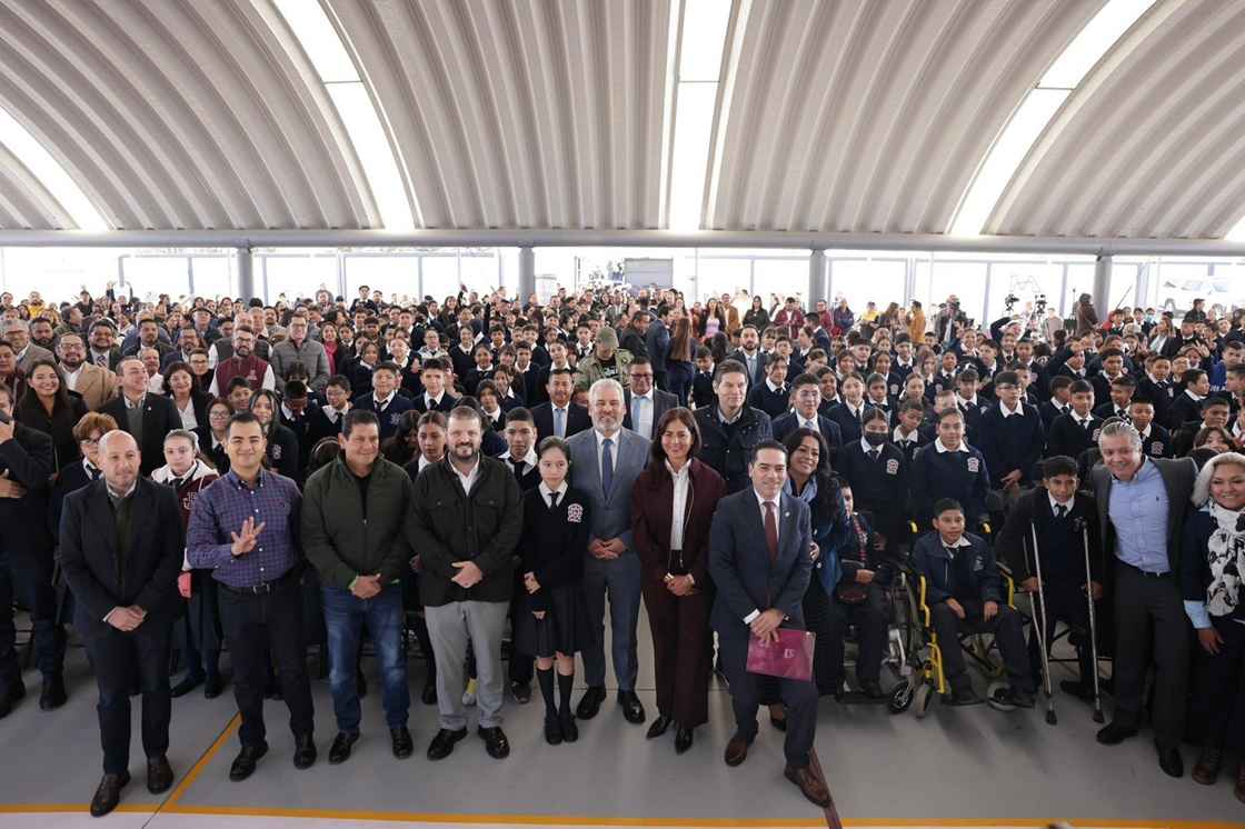 Inaugura gobernador secundaria en Villas del Pedregal Inaugura gobernador secundaria en Villas del Pedregal