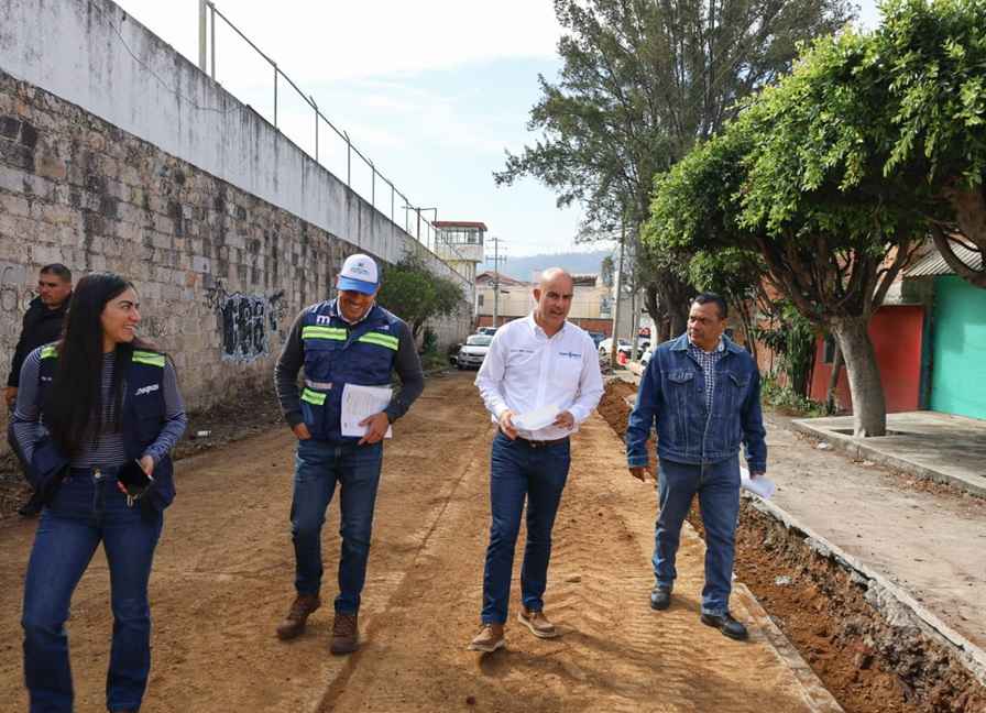 Adolfo Torres supervisa obra de sustitución de red sanitaria en la colonia Las Américas Adolfo Torres supervisa obra de sustitución de red sanitaria en la colonia Las Américas