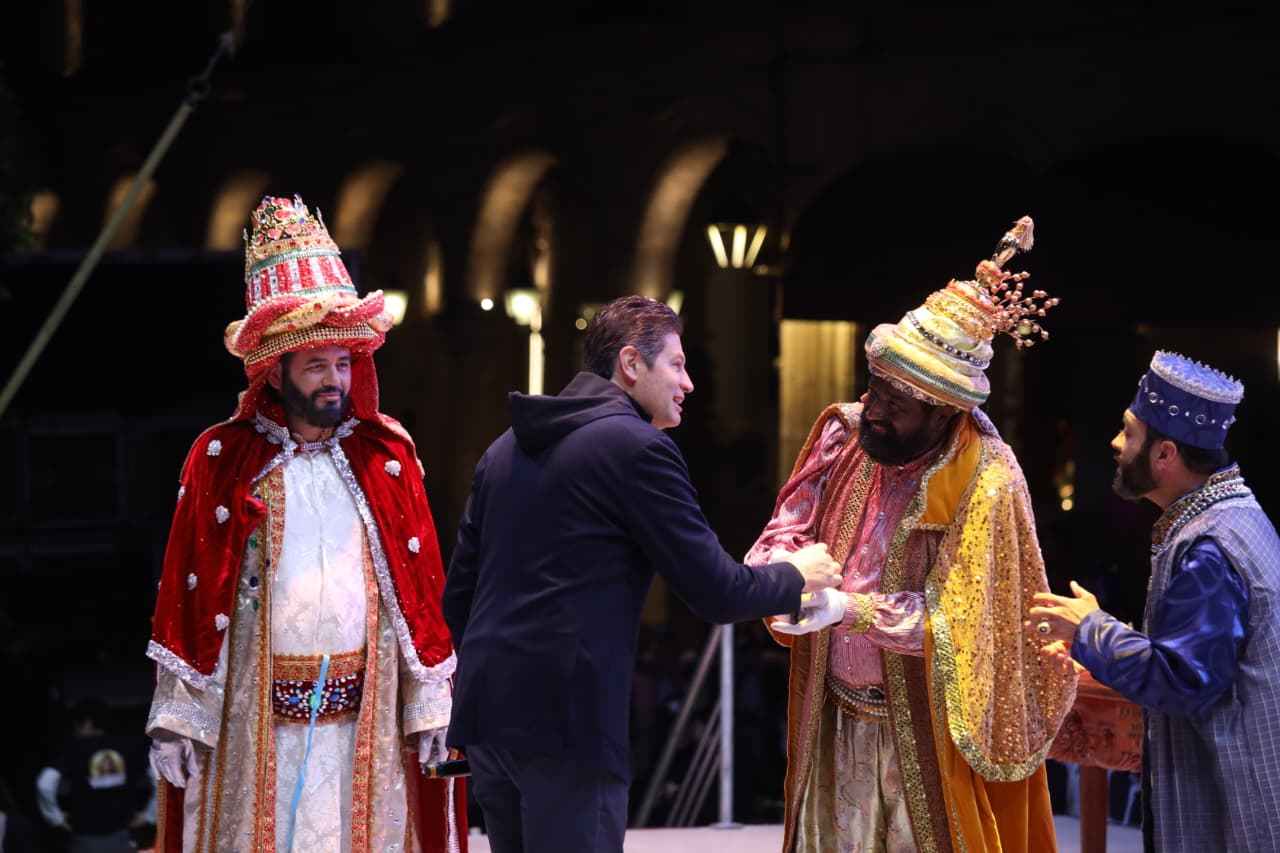 Exitosa y espectacular Cabalgata de los Reyes Magos en Morelia Exitosa y espectacular Cabalgata de los Reyes Magos en Morelia