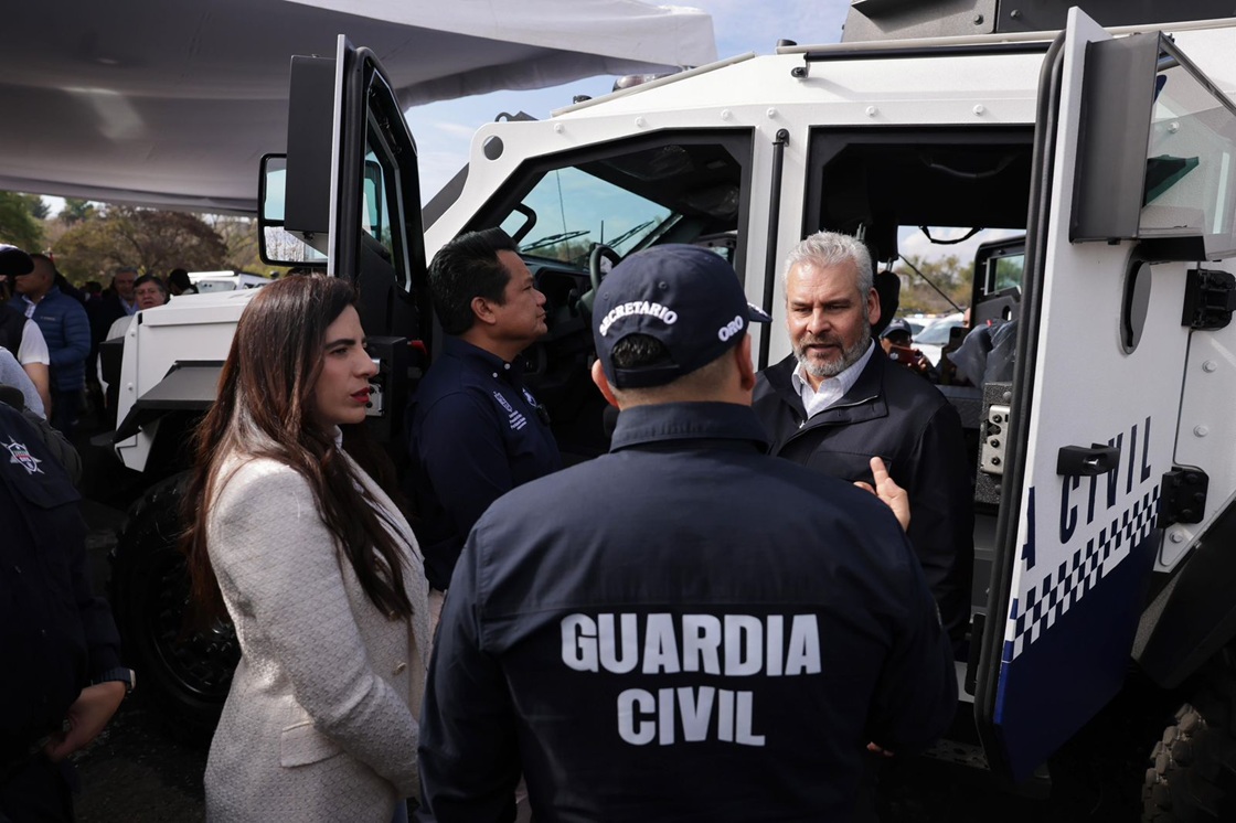 Ejército Mexicano dona mil armas largas al Gobierno de Michoacán para combatir la inseguridad Ejército Mexicano dona mil armas largas al Gobierno de Michoacán para combatir la inseguridad