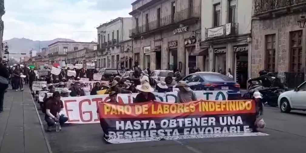 Trabajadores de CONAFE se manifiestan en Michoacán para exigir mejores ingresos, su salario no llega ni al mínimo Trabajadores de CONAFE se manifiestan en Michoacán para exigir mejores ingresos, su salario no llega ni al mínimo