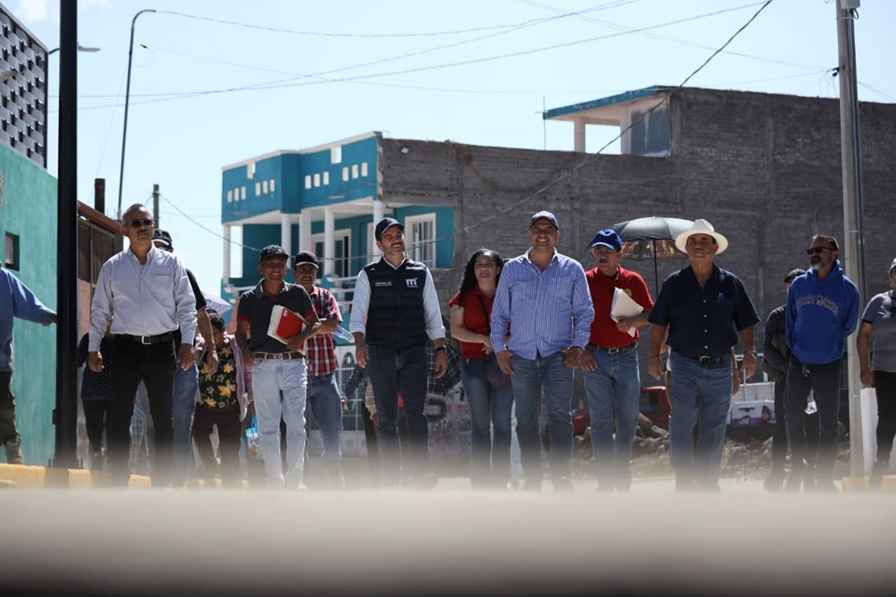 Yankel Benítez supervisa obra en Ciudad Jardín en compañía de vecinas y vecinos Yankel Benítez supervisa obra en Ciudad Jardín en compañía de vecinas y vecinos