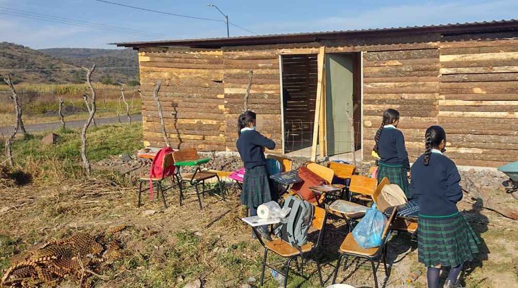 Persisten “escuelas de palitos” en Michoacán pese a discurso oficial Persisten “escuelas de palitos” en Michoacán pese a discurso oficial