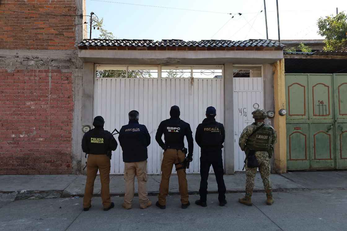 Realiza dos cateos en Morelia; asegura más de 800 dosis de droga y detiene a tres personas Realiza dos cateos en Morelia; asegura más de 800 dosis de droga y detiene a tres personas