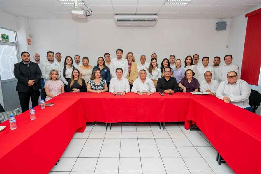 Hugo Gama comparte con sector productivo de Lázaro Cárdenas avances en el sistema de justicia penal oral Hugo Gama comparte con sector productivo de Lázaro Cárdenas avances en el sistema de justicia penal oral