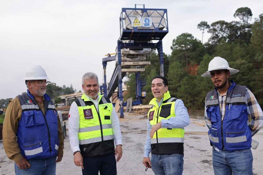 Abierta la circulación vehicular a 4 carriles del tramo carretero Pátzcuaro-Uruapan Abierta la circulación vehicular a 4 carriles del tramo carretero Pátzcuaro-Uruapan