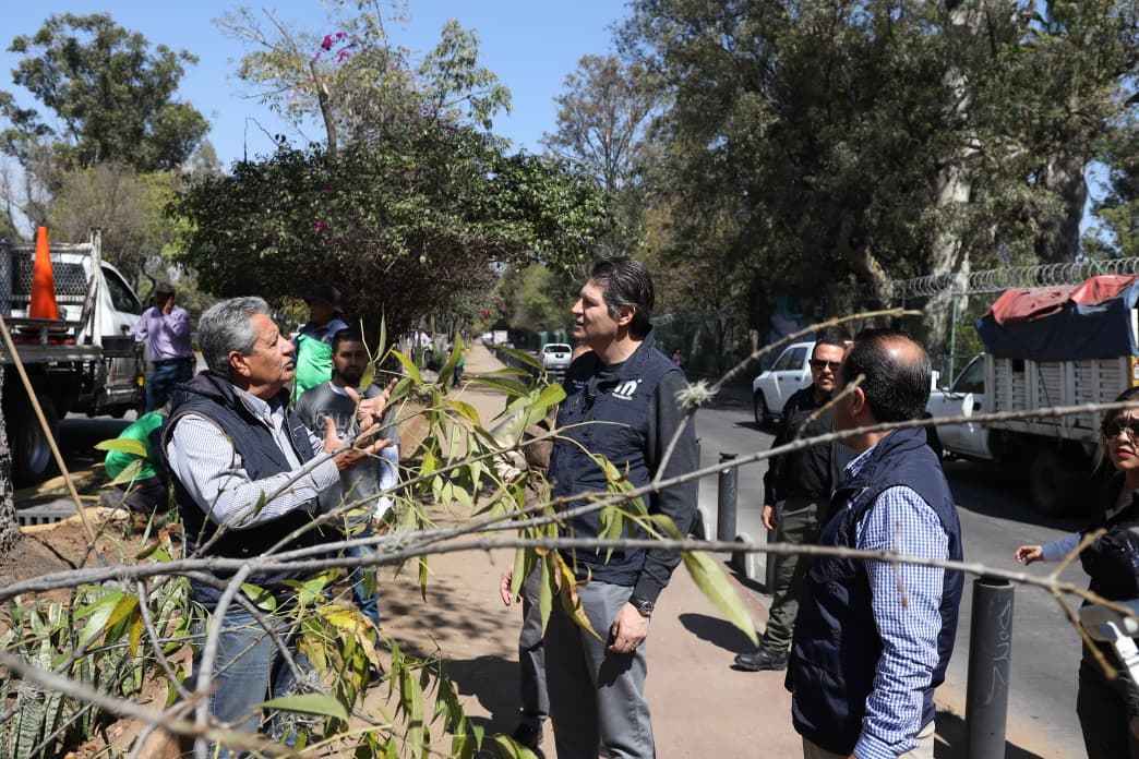 Supervisa Alfonso Martínez jornada integral de limpieza y reparación en la Calzada Juárez Supervisa Alfonso Martínez jornada integral de limpieza y reparación en la Calzada Juárez