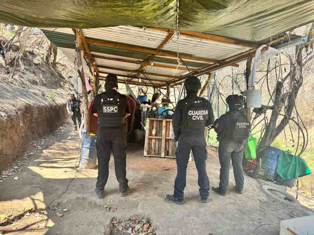 Agentes federales y estatales inhabilitan laboratorio para elaboración de drogas en Peribán Agentes federales y estatales inhabilitan laboratorio para elaboración de drogas en Peribán