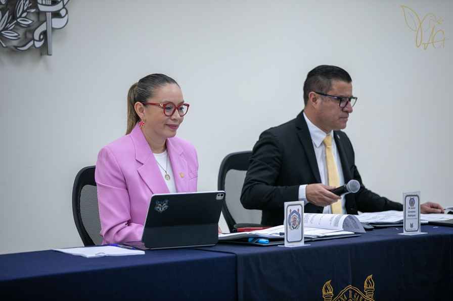 Administración de Yarabí Ávila impulsa acciones en favor de estudiantes del Bachillerato Nicolaita y de Escuelas Incorporadas Administración de Yarabí Ávila impulsa acciones en favor de estudiantes del Bachillerato Nicolaita y de Escuelas Incorporadas