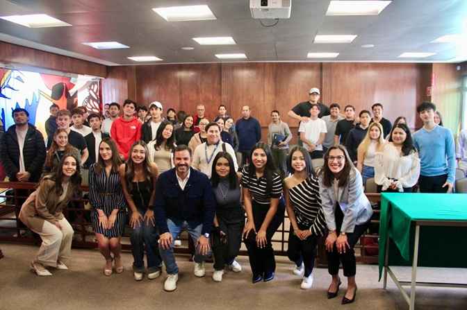 Yankel Benítez dialoga con jóvenes universitarios sobre participación ciudadana Yankel Benítez dialoga con jóvenes universitarios sobre participación ciudadana