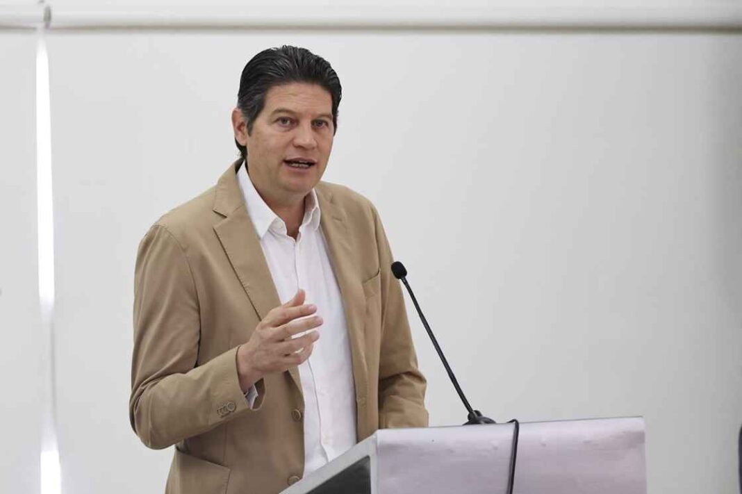 Escuchar, para gobernar mejor: Alfonso Martínez Escuchar, para gobernar mejor: Alfonso Martínez