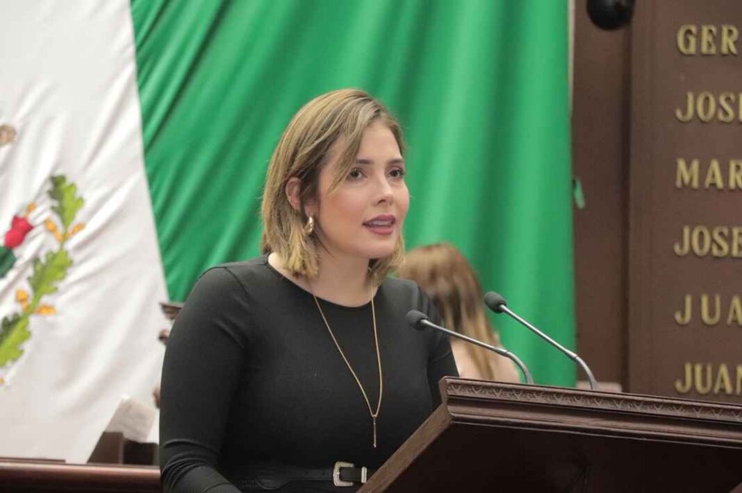 Diputada Brissa Arroyo plantea desarrollo policial con perspectiva de género Diputada Brissa Arroyo plantea desarrollo policial con perspectiva de género