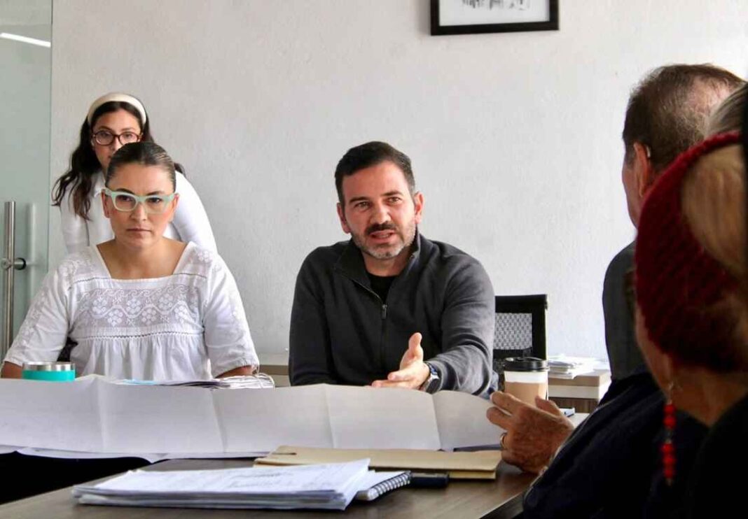 Yankel Benítez escucha necesidades de colonia Fuerza Tarasca Yankel Benítez escucha necesidades de colonia Fuerza Tarasca