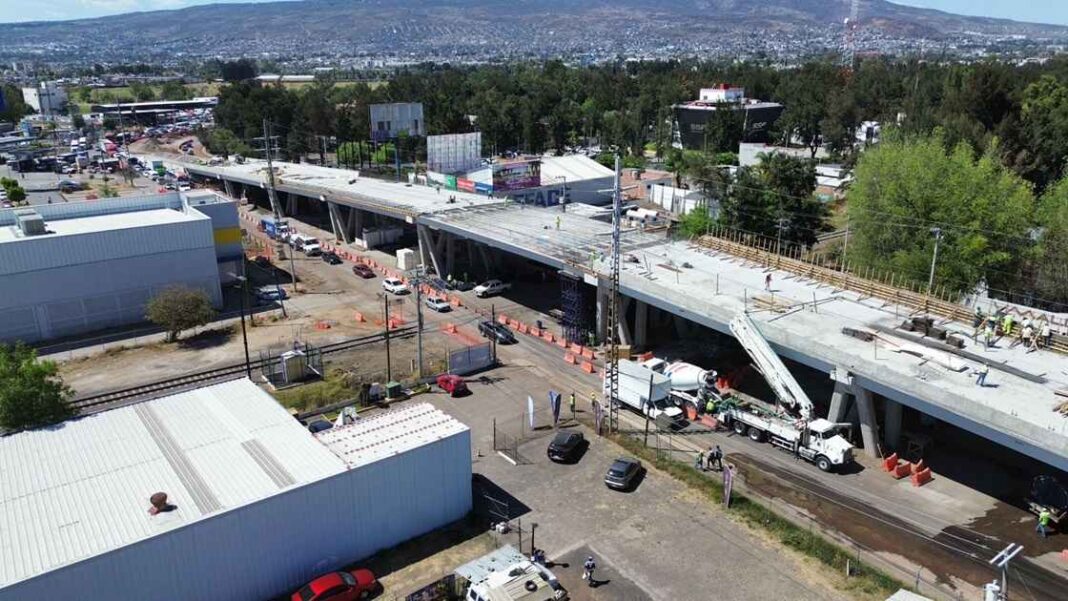 El paso vial de Policía y Tránsito tiene un 80 % de avance El paso vial de Policía y Tránsito tiene un 80 % de avance