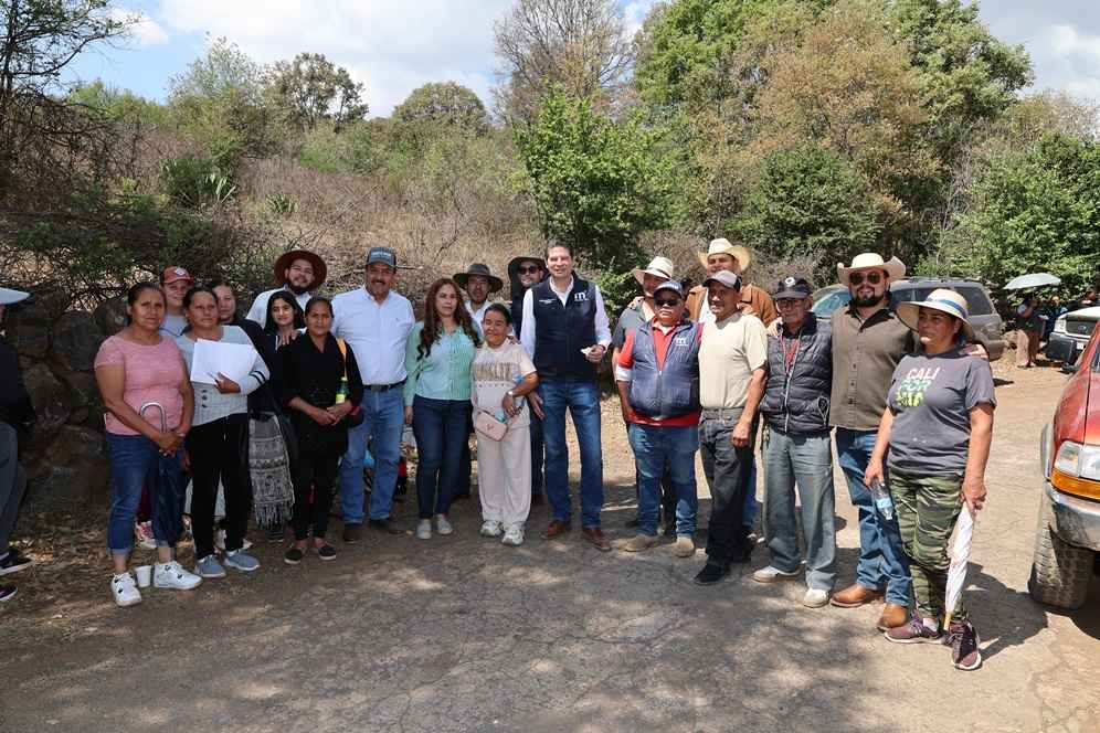 Alfonso Martínez rehabilita camino rural en Capula Alfonso Martínez rehabilita camino rural en Capula