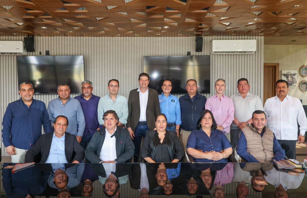 Se reúne Alfonso Martínez con alcalde y empresarios de Zamora Se reúne Alfonso Martínez con alcalde y empresarios de Zamora