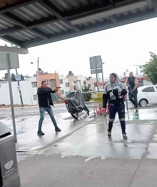 Auto de vinculación a proceso contra dos mujeres que robaron en un supermercado Auto de vinculación a proceso contra dos mujeres que robaron en un supermercado