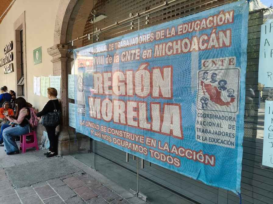 CNTE toma ayuntamientos en Michoacán y alista marcha este viernes para cerrar paro de 72 horas CNTE toma ayuntamientos en Michoacán y alista marcha este viernes para cerrar paro de 72 horas