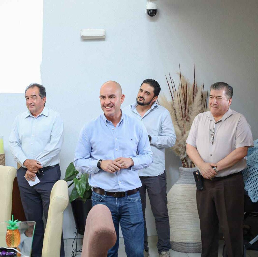 Adolfo Torres brindó atención directa a colonias de la extinta junta local de Santa María Adolfo Torres brindó atención directa a colonias de la extinta junta local de Santa María