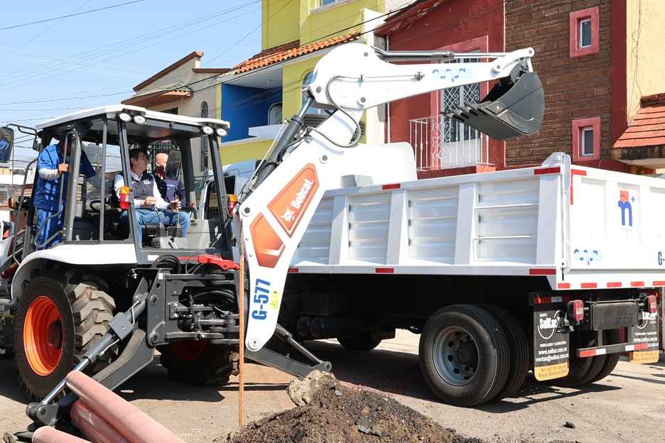 Gobierno de Alfonso Martínez invierte 10 veces más en equipo y obra hidráulica Gobierno de Alfonso Martínez invierte 10 veces más en equipo y obra hidráulica
