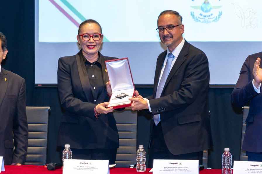 La autonomía universitaria es la condición para que la UMSNH pueda cumplir su función, afirma Yarabí Ávila al recibir la Medalla al Mérito Ciudadano La autonomía universitaria es la condición para que la UMSNH pueda cumplir su función, afirma Yarabí Ávila al recibir la Medalla al Mérito Ciudadano