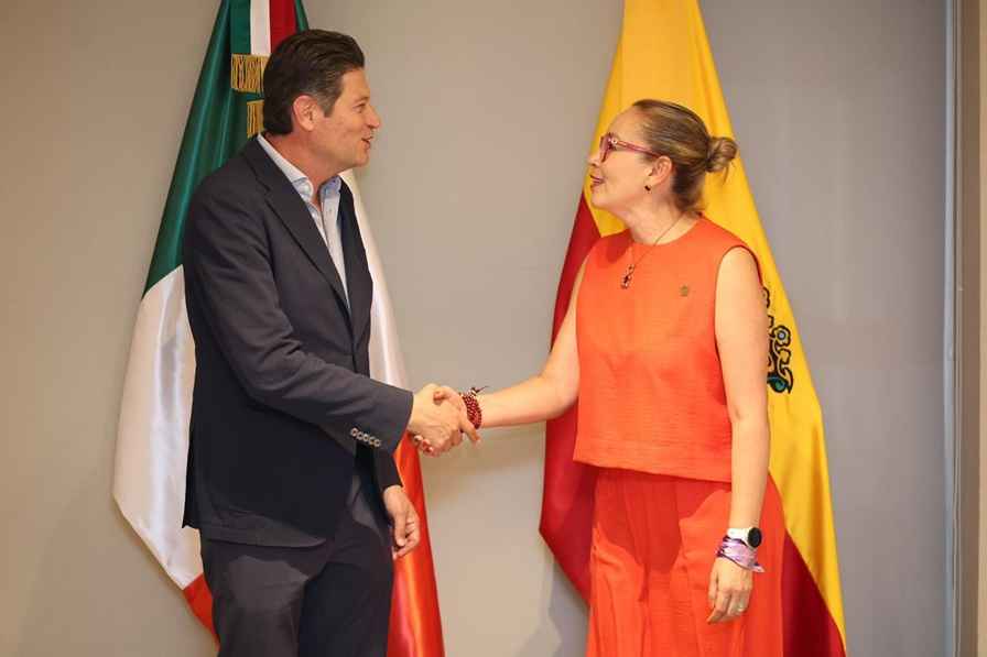 Ofrece Alfonso Martínez ruta a Yarabí Ávila para saldar históricos adeudos de UMSNH Ofrece Alfonso Martínez ruta a Yarabí Ávila para saldar históricos adeudos de UMSNH