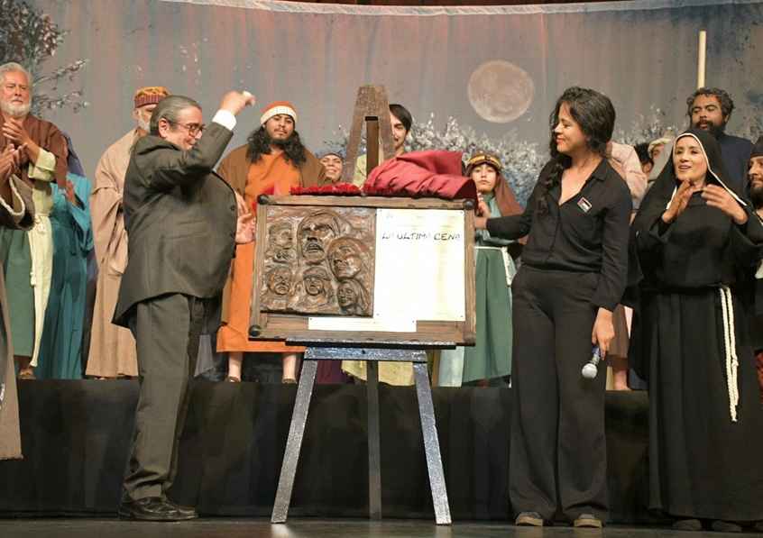 Develan placa por los 10 años de La última cena en el Teatro Melchor Ocampo Develan placa por los 10 años de La última cena en el Teatro Melchor Ocampo