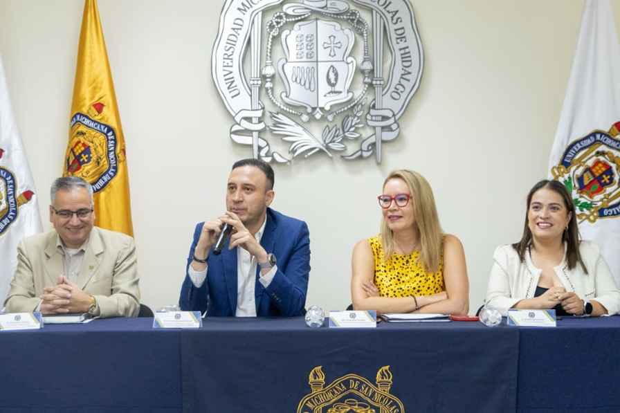 Se incentiva la investigación en el estudiantado de la UMSNH como nunca antes; Yarabí Ávila asiste a presentación de proyectos Se incentiva la investigación en el estudiantado de la UMSNH como nunca antes; Yarabí Ávila asiste a presentación de proyectos