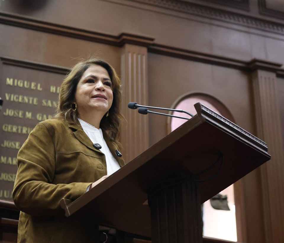 Fabiola Alanís respalda aprobación de reforma constitucional contra el feminicidio que se logró en el Congreso de Michoacán Fabiola Alanís respalda aprobación de reforma constitucional contra el feminicidio que se logró en el Congreso de Michoacán