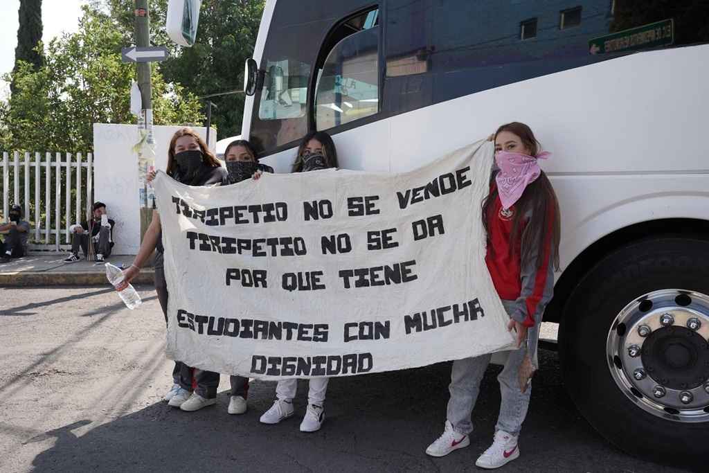 “Nos quieren cerrar”: normalistas acusan a Guillermo Valencia Reyes de usar el conflicto con fines electorales “Nos quieren cerrar”: normalistas acusan a Guillermo Valencia Reyes de usar el conflicto con fines electorales