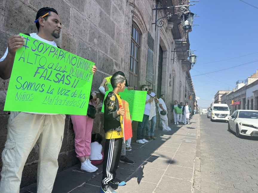 Movimiento “Soy Papá, No Criminal” se moviliza en Michoacán, piden priorizar a la niñez en juicios familiares Movimiento “Soy Papá, No Criminal” se moviliza en Michoacán, piden priorizar a la niñez en juicios familiares