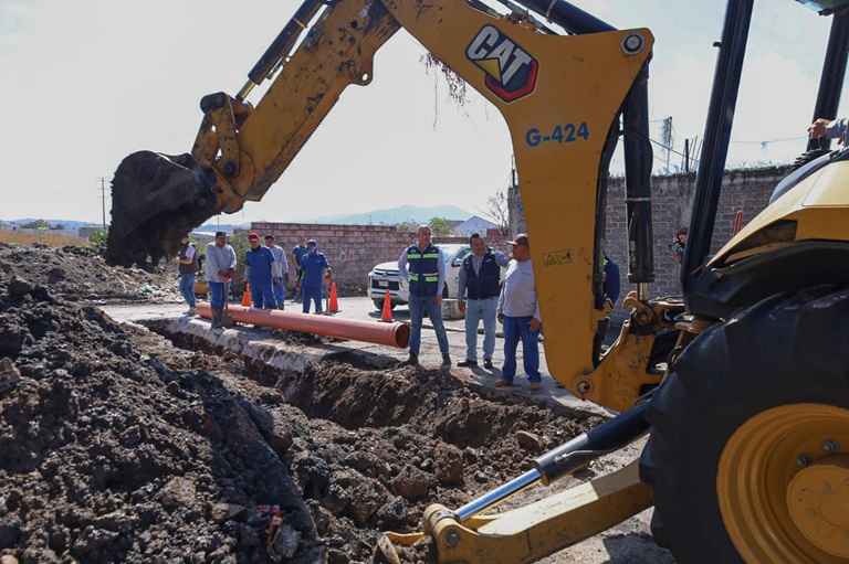 Adolfo Torres recorre obra sanitaria en colonia Lago I Adolfo Torres recorre obra sanitaria en colonia Lago I